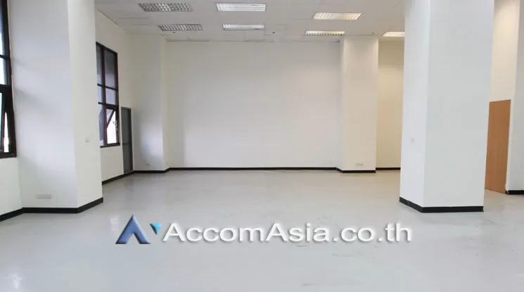 unit Studio  Office space For Rent in Charoen Nakhon, Bangkok  near BTS Krung Thon Buri (AA17854)